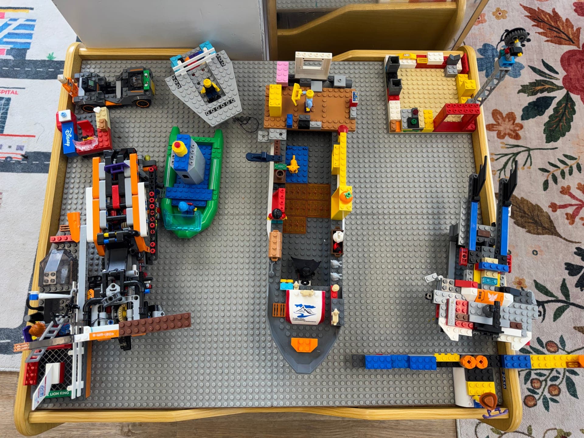 Building blocks and Lego play